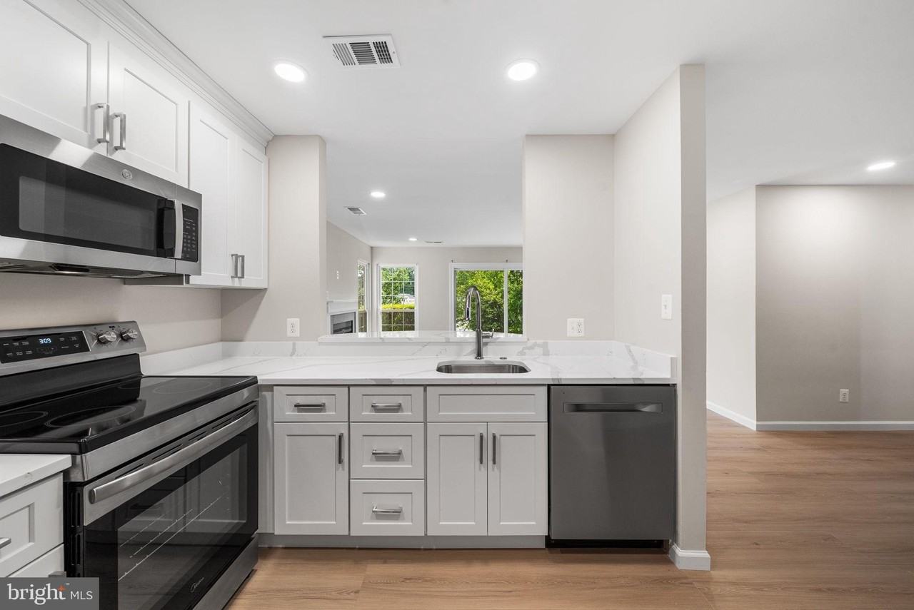 6607 Jupiter Hills Cir #E - Photo 6 of 26