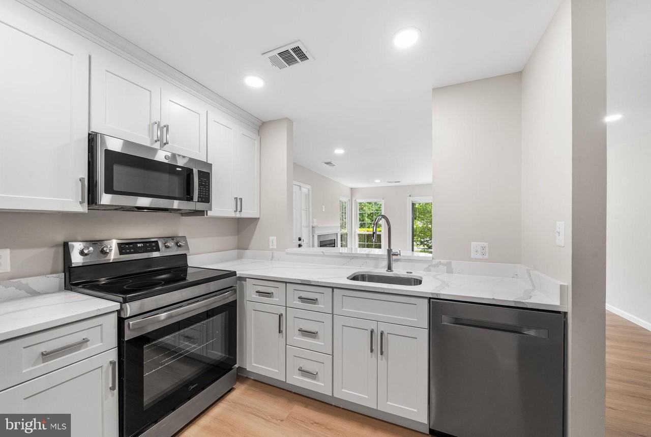 6607 Jupiter Hills Cir #E - Photo 7 of 26