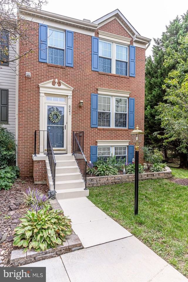 6241 Abbottsbury Row - Photo 3 of 50
