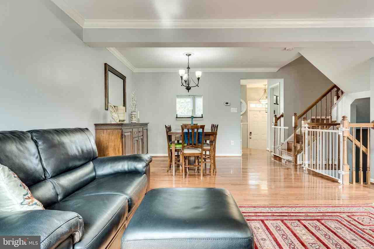 6241 Abbottsbury Row - Photo 6 of 50