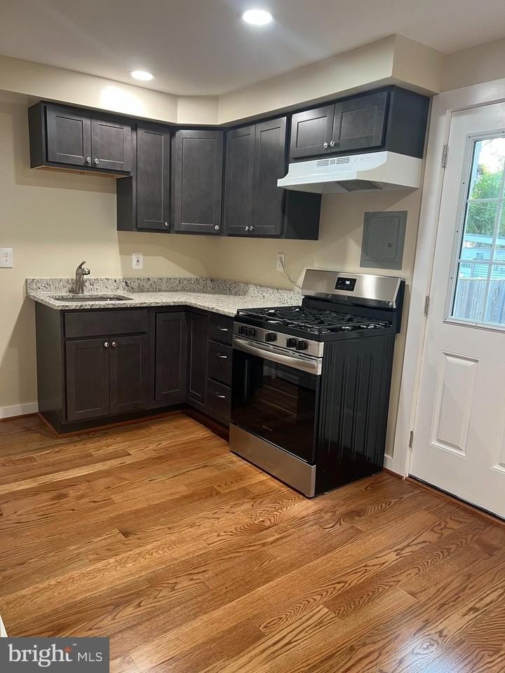 9020 Merrimack Dr - Photo 2 of 9