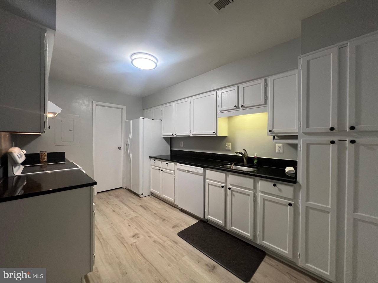 10448 Rapidan Ln - Photo 6 of 42