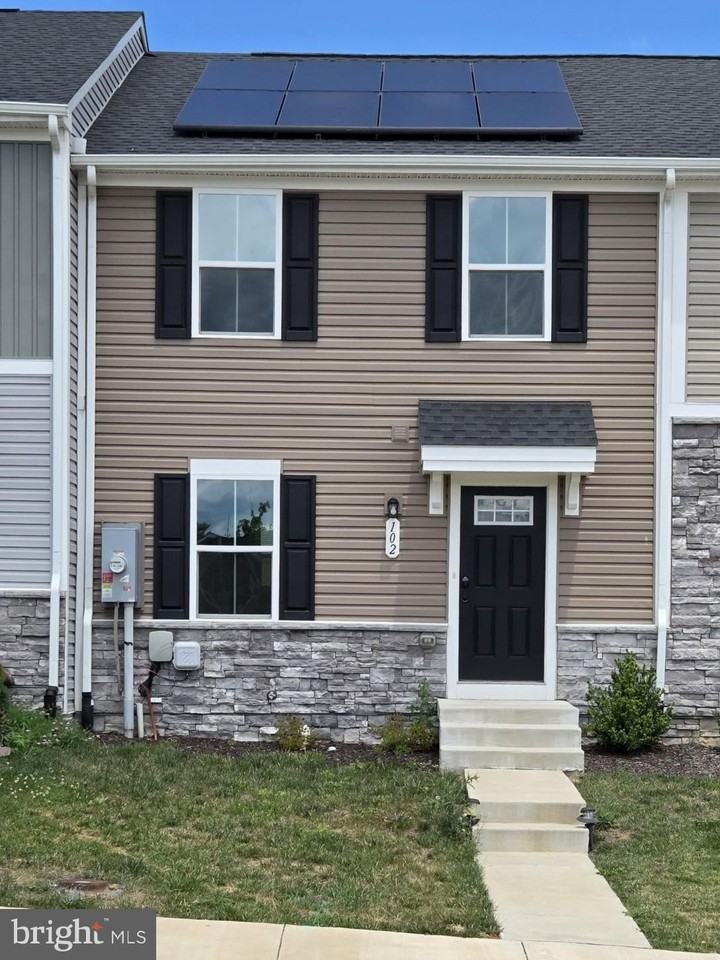 102 Spring Pl - Photo 2 of 26