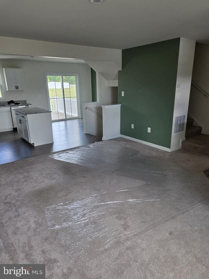 102 Spring Pl - Photo 5 of 26