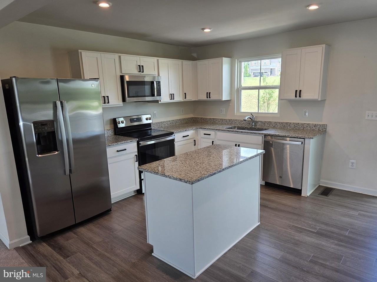 102 Spring Pl - Photo 6 of 26