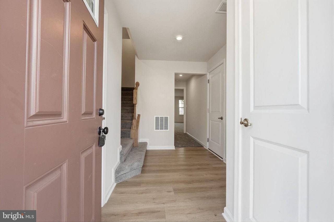 8718 Stevenson Ln - Photo 3 of 36