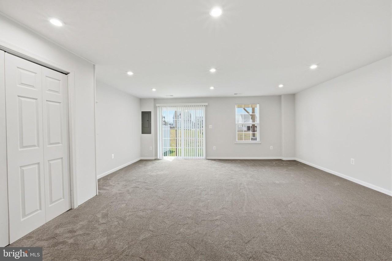 8718 Stevenson Ln - Photo 4 of 36