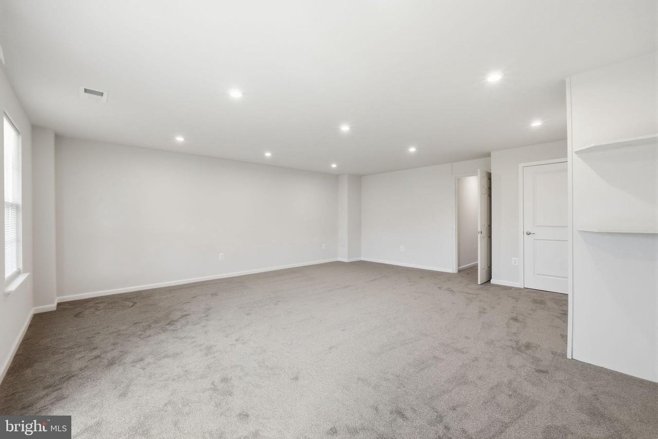 8718 Stevenson Ln - Photo 6 of 36
