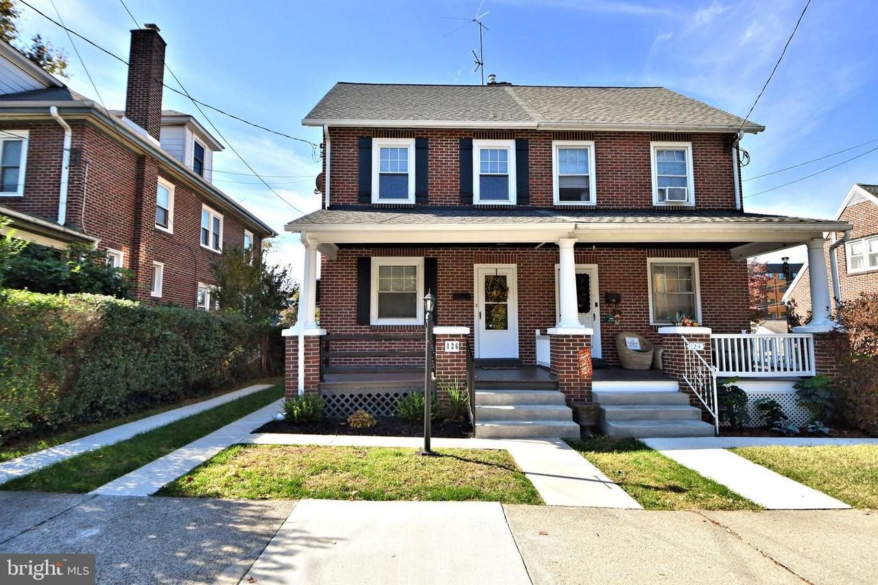 126 Starr St - Photo 2 of 50