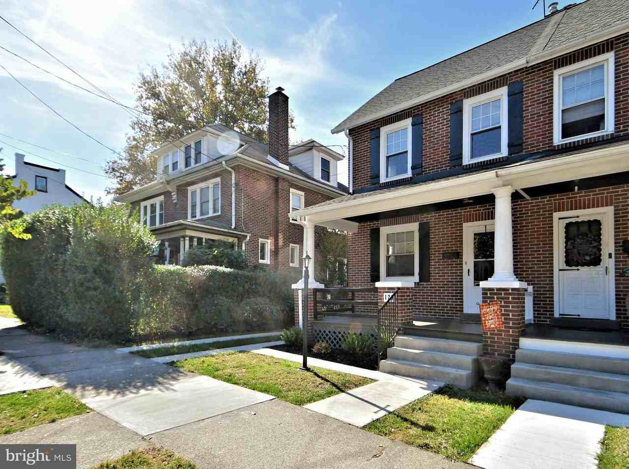 126 Starr St - Photo 3 of 50