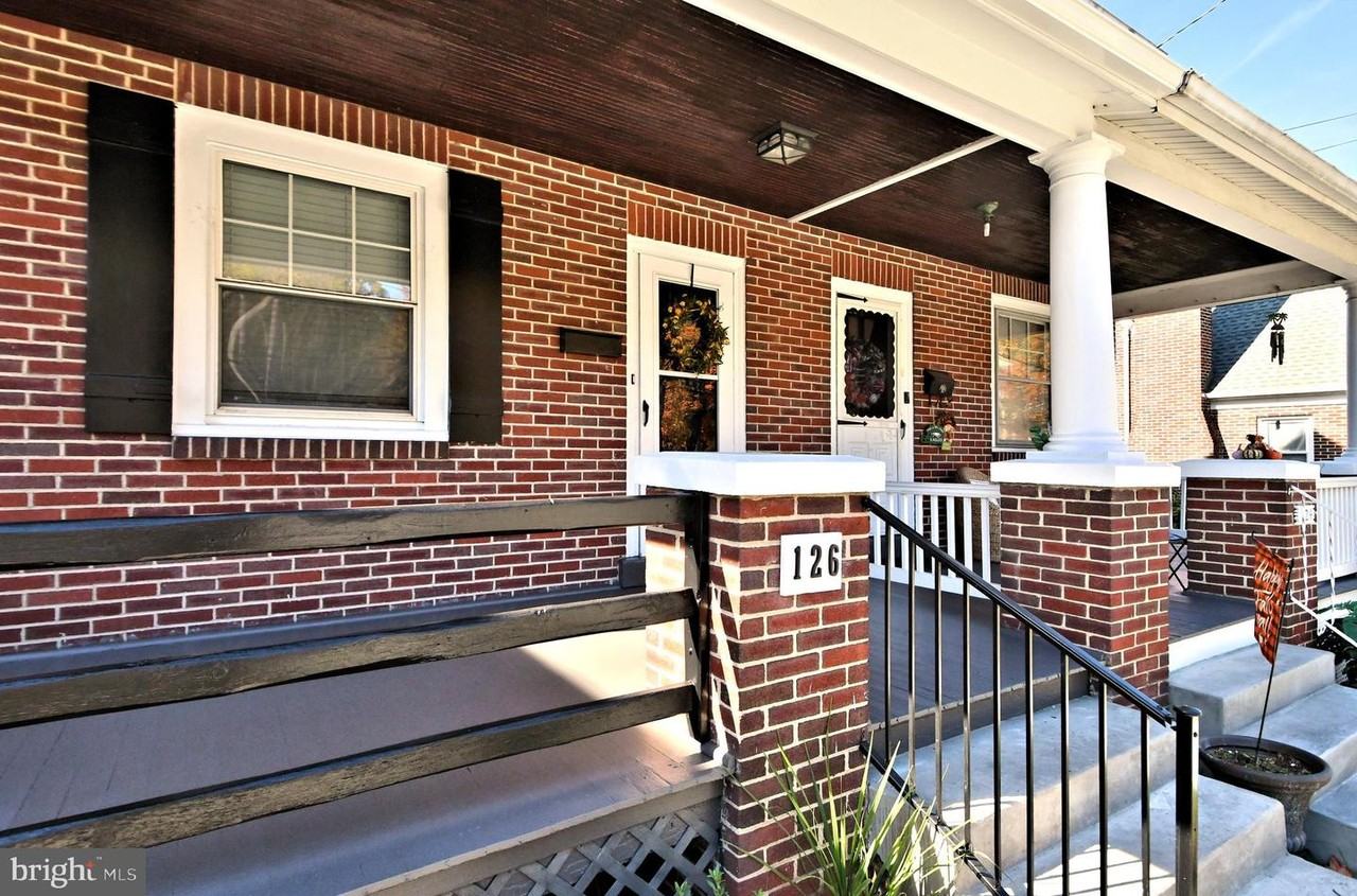 126 Starr St - Photo 4 of 50