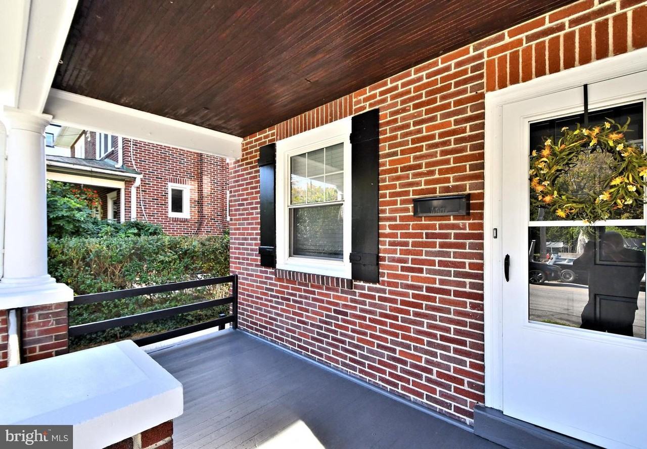 126 Starr St - Photo 5 of 50