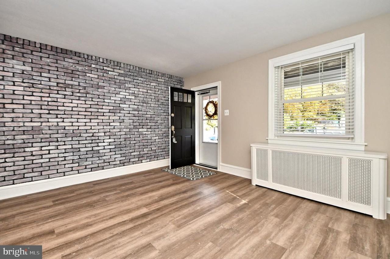 126 Starr St - Photo 6 of 50