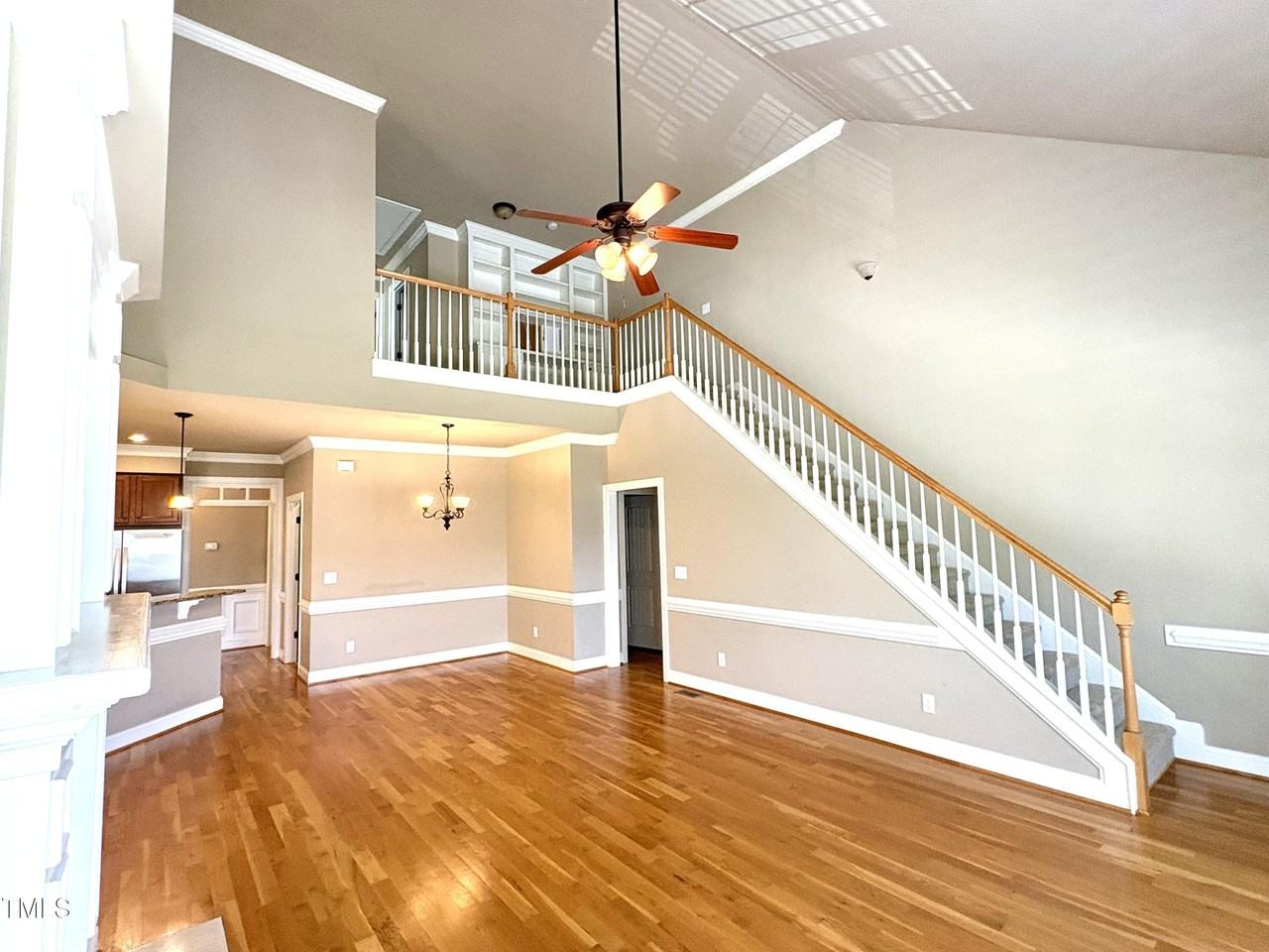 1321 Center St - Photo 5 of 28
