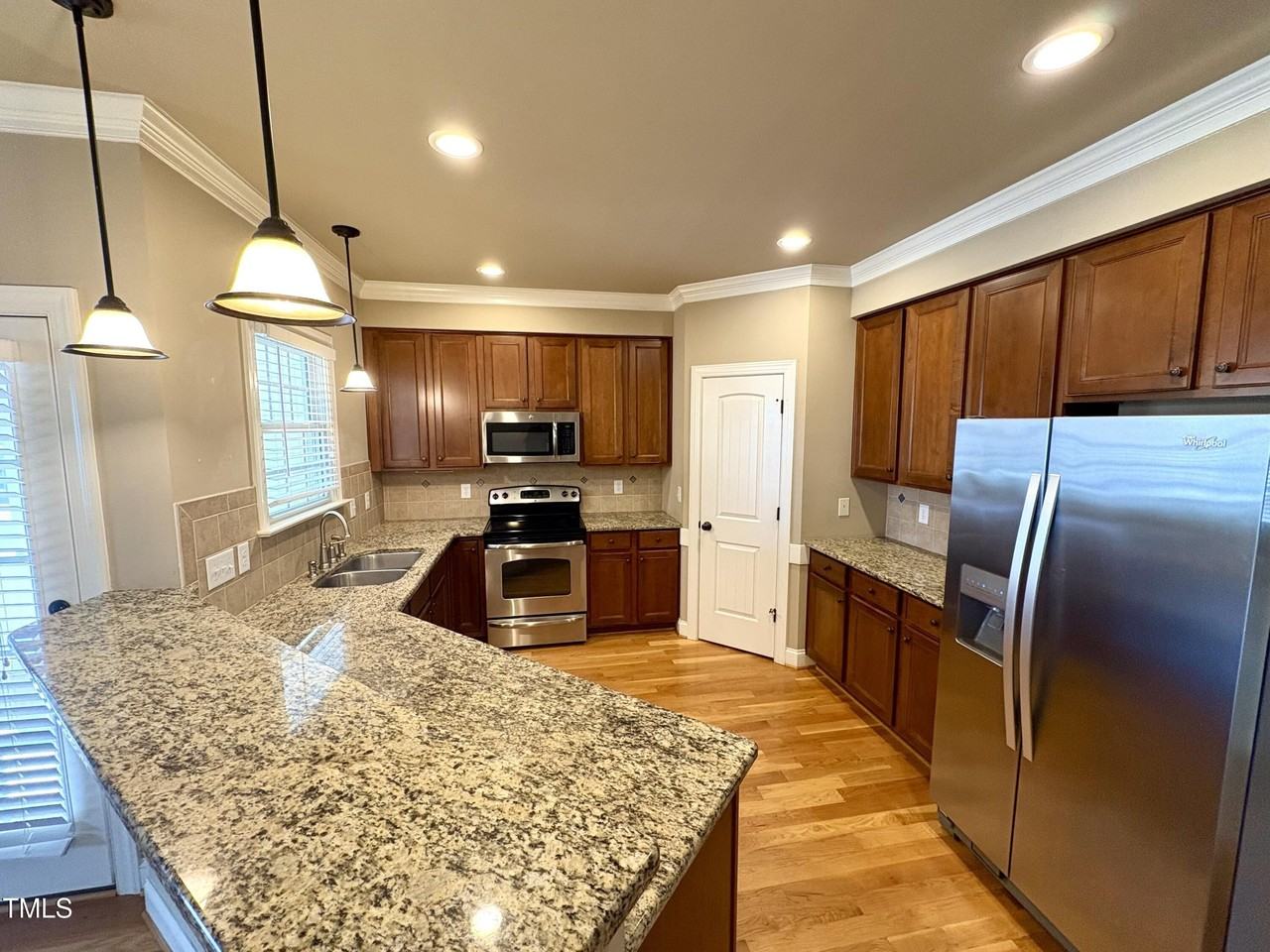1321 Center St - Photo 7 of 28