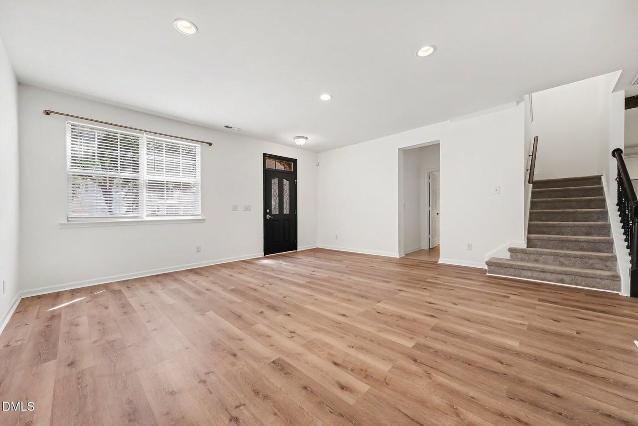 508 Ashburn Ln - Photo 5 of 30