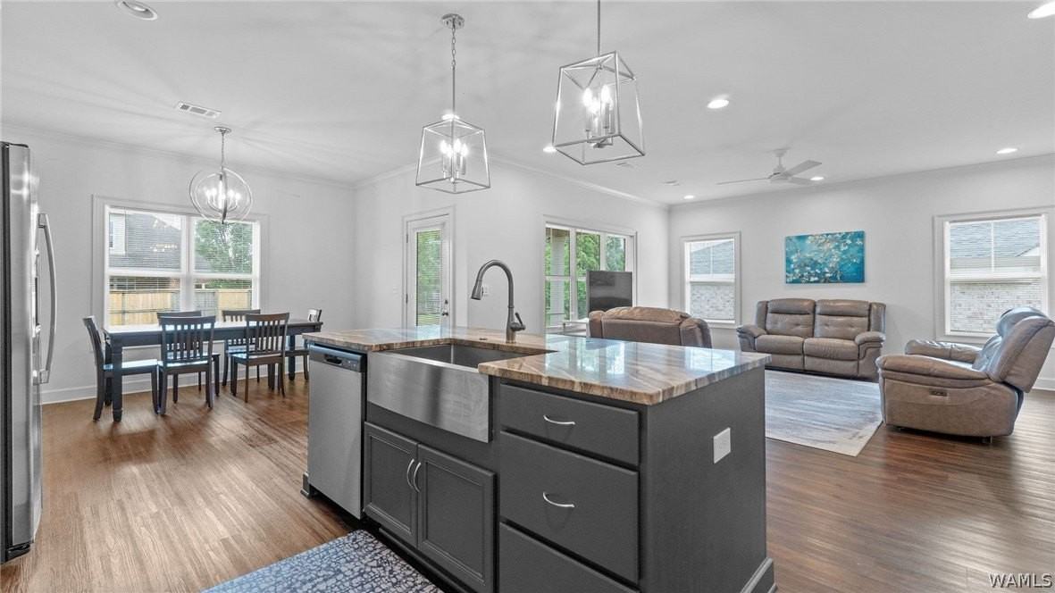 2451 Vesta Dr - Photo 3 of 37