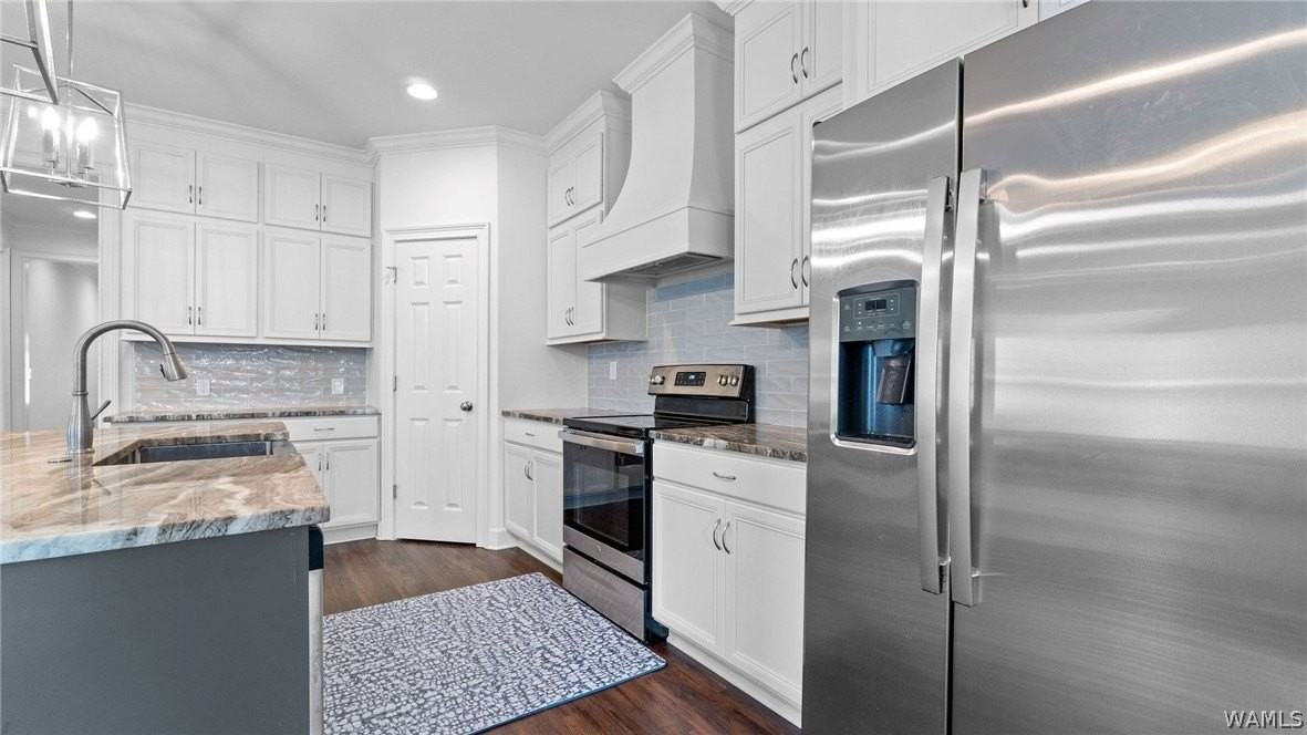 2451 Vesta Dr - Photo 5 of 37