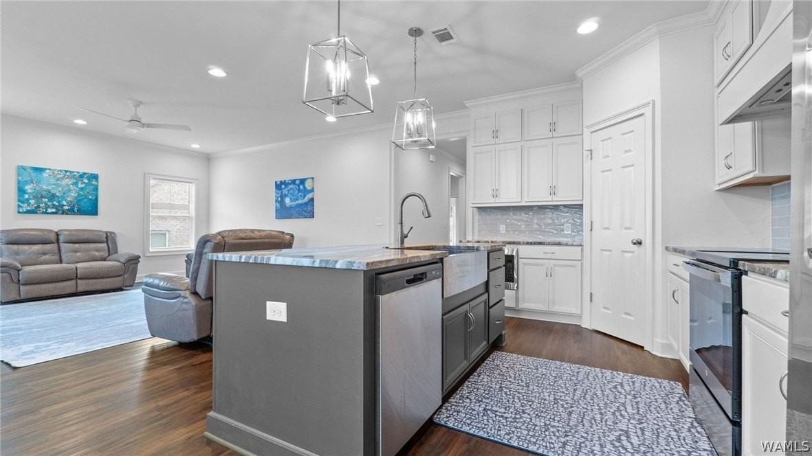 2451 Vesta Dr - Photo 6 of 37