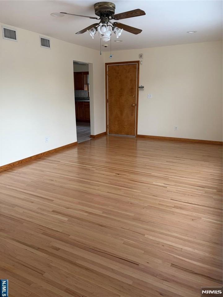 504 2nd Ave - Photo 4 of 25
