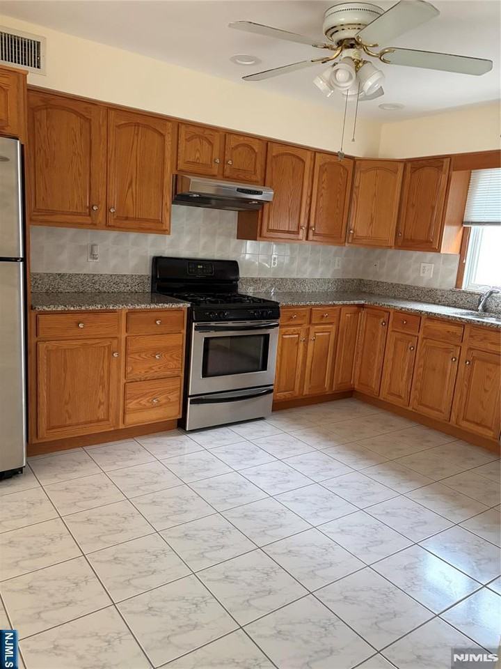 504 2nd Ave - Photo 5 of 25