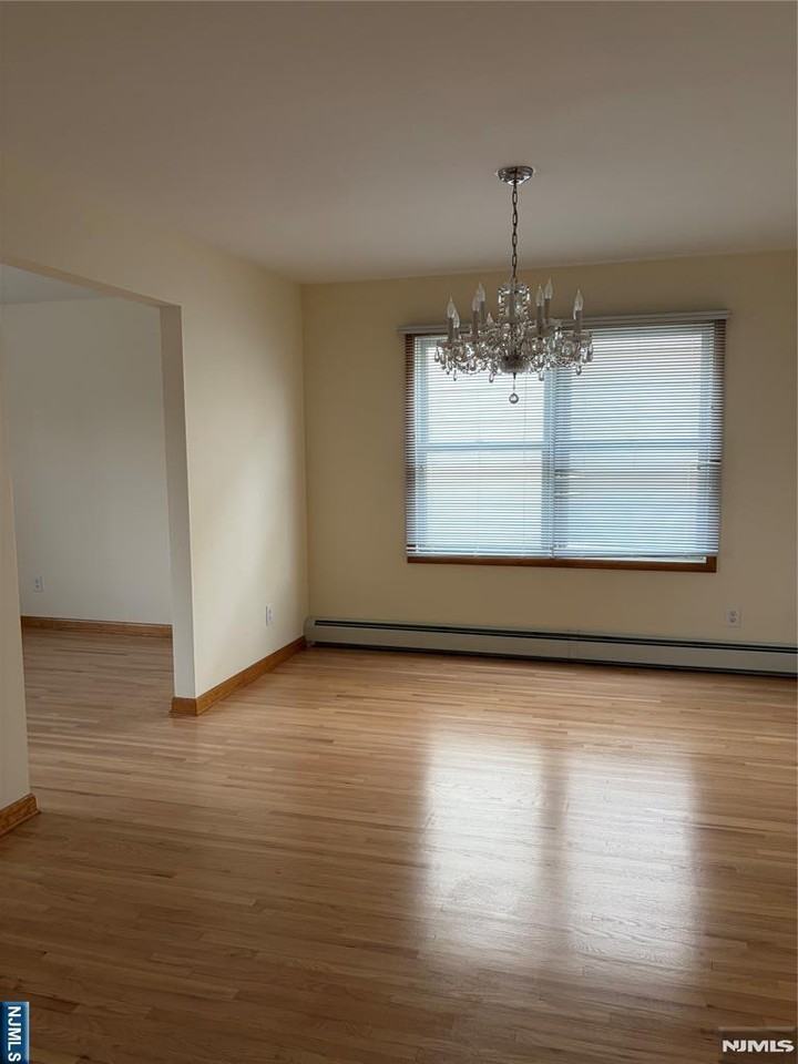 504 2nd Ave - Photo 7 of 25