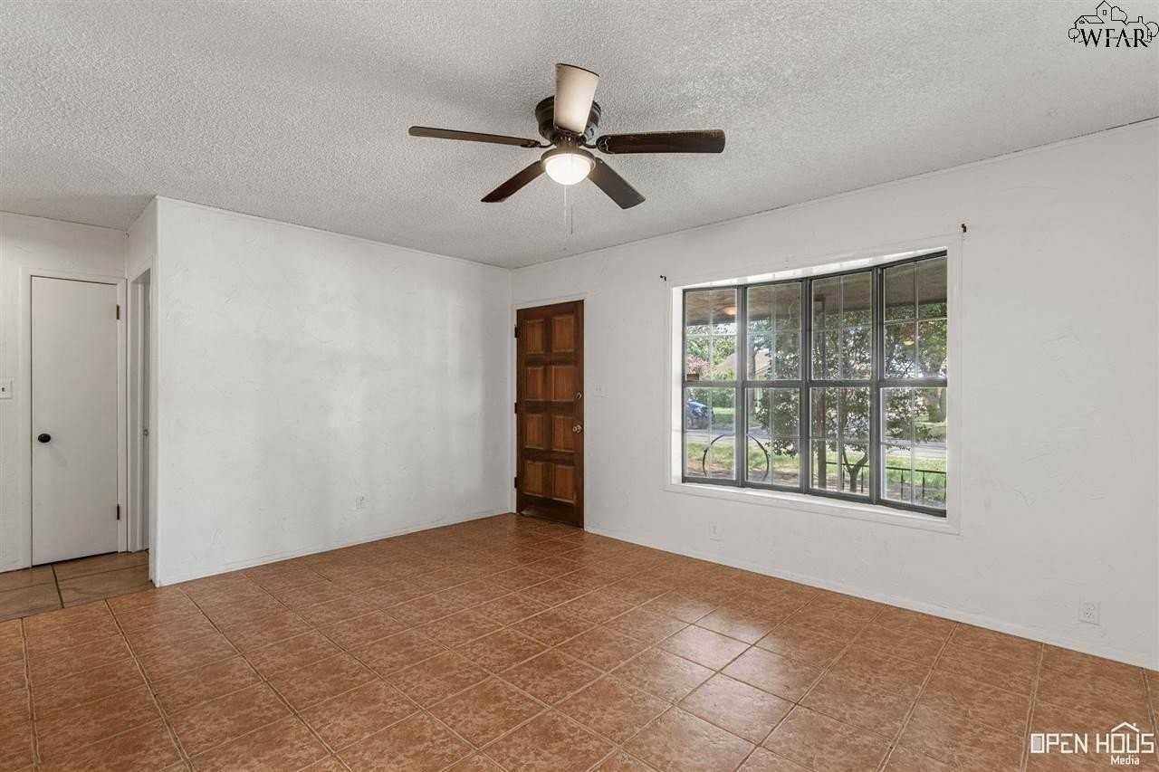 2920 Cunningham Dr - Photo 6 of 29