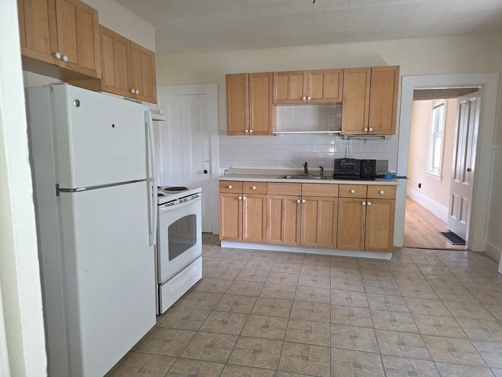 12 Clinton St - Photo 2 of 6