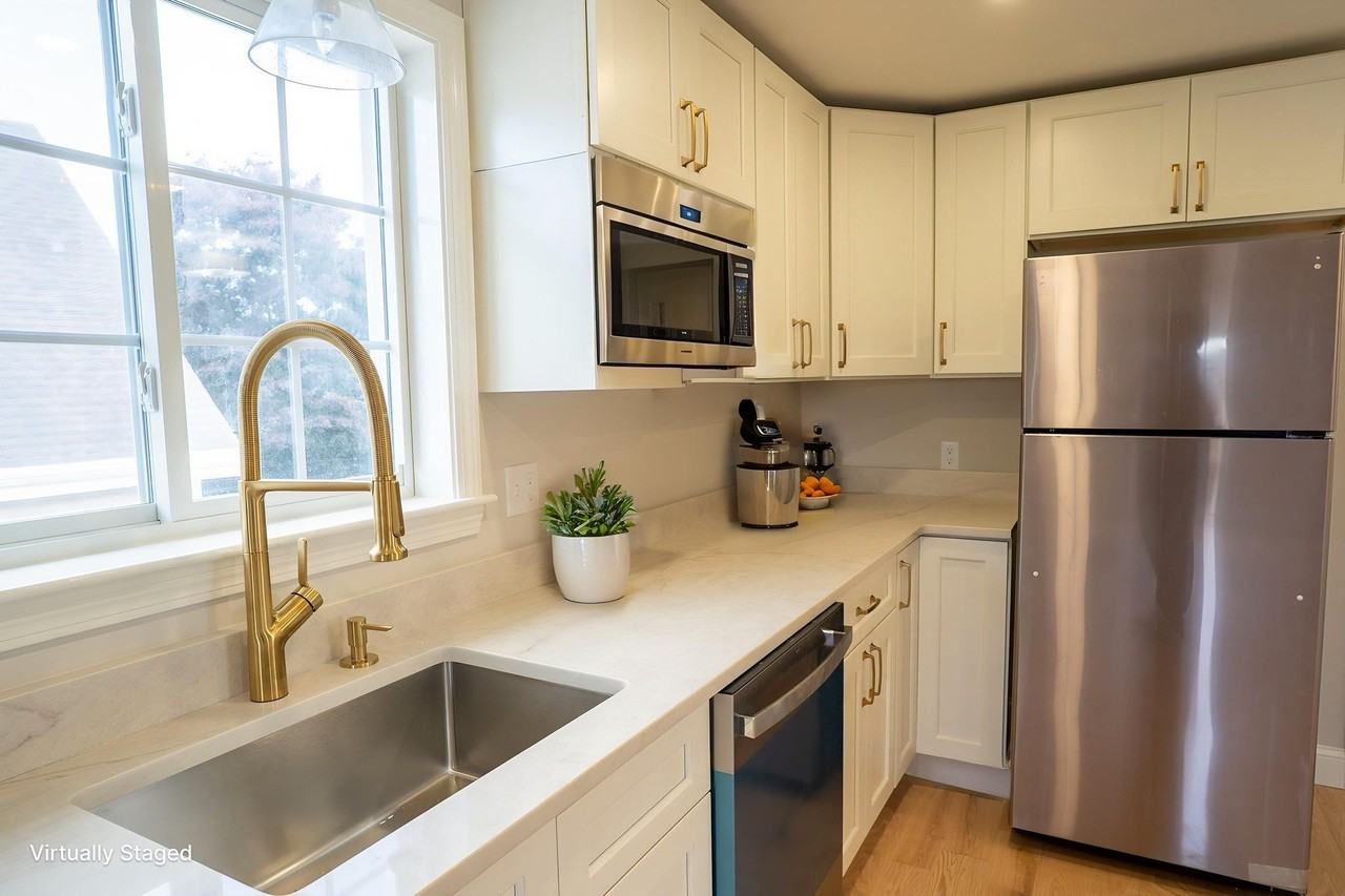 26 Carlton St Unit 3 - Photo 4 of 21