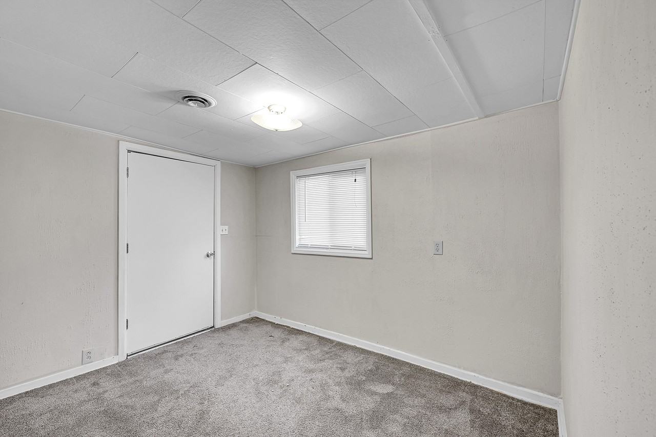 1526 Main St #1 - Photo 6 of 13