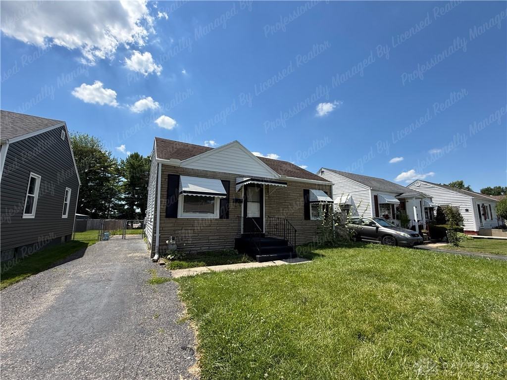 1261 Malden Ave - Photo 2 of 25