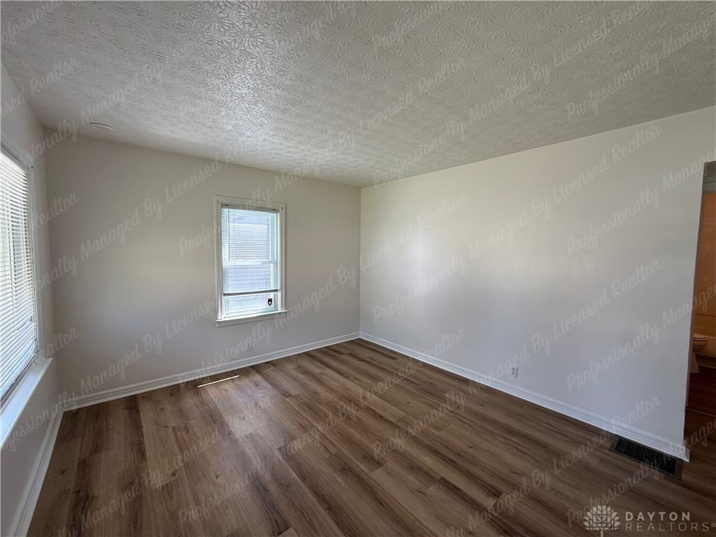 1261 Malden Ave - Photo 3 of 25