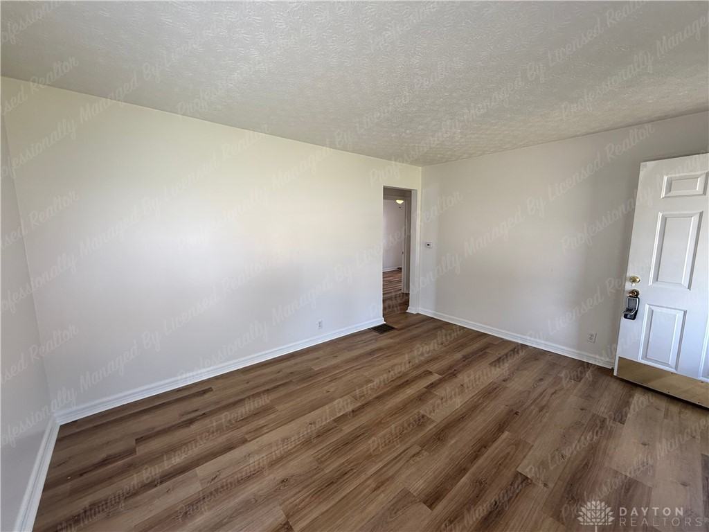 1261 Malden Ave - Photo 6 of 25