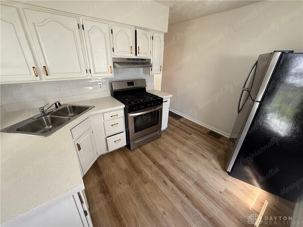 1261 Malden Ave - Photo 7 of 25