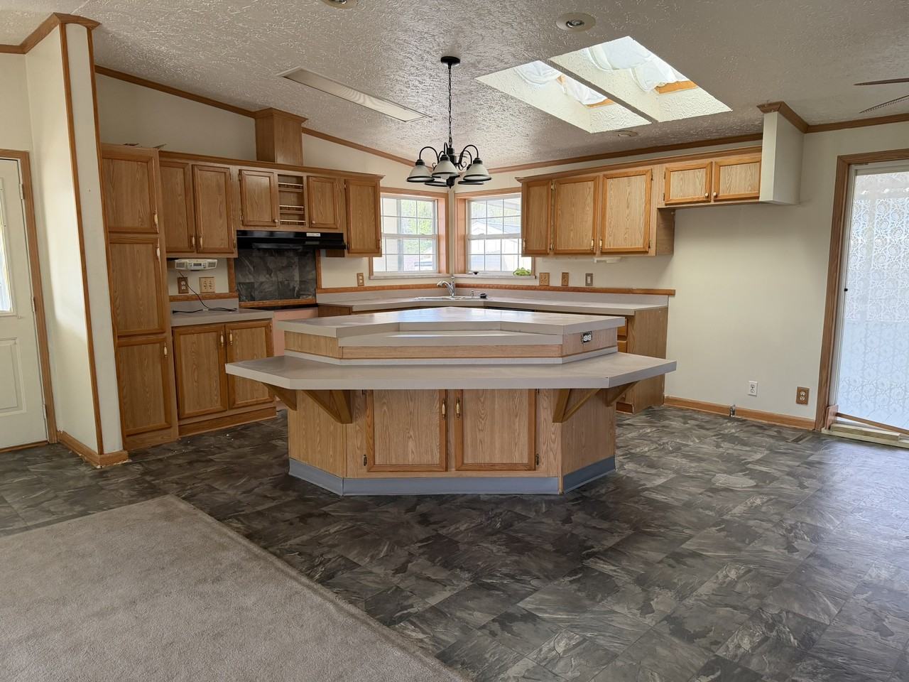 201 Black Pine Blvd #193 - Photo 4 of 12
