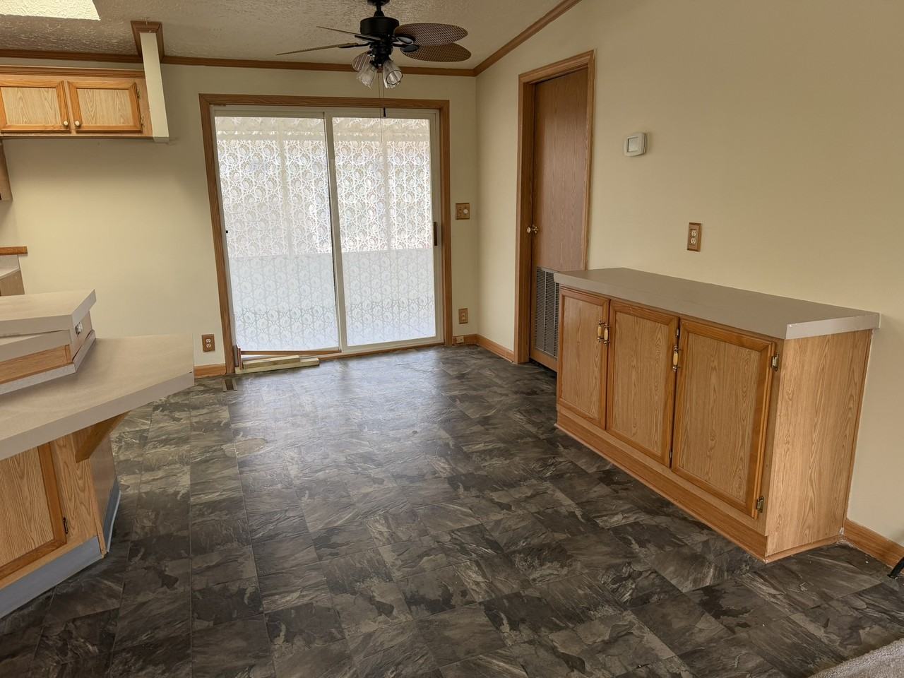 201 Black Pine Blvd #193 - Photo 5 of 12