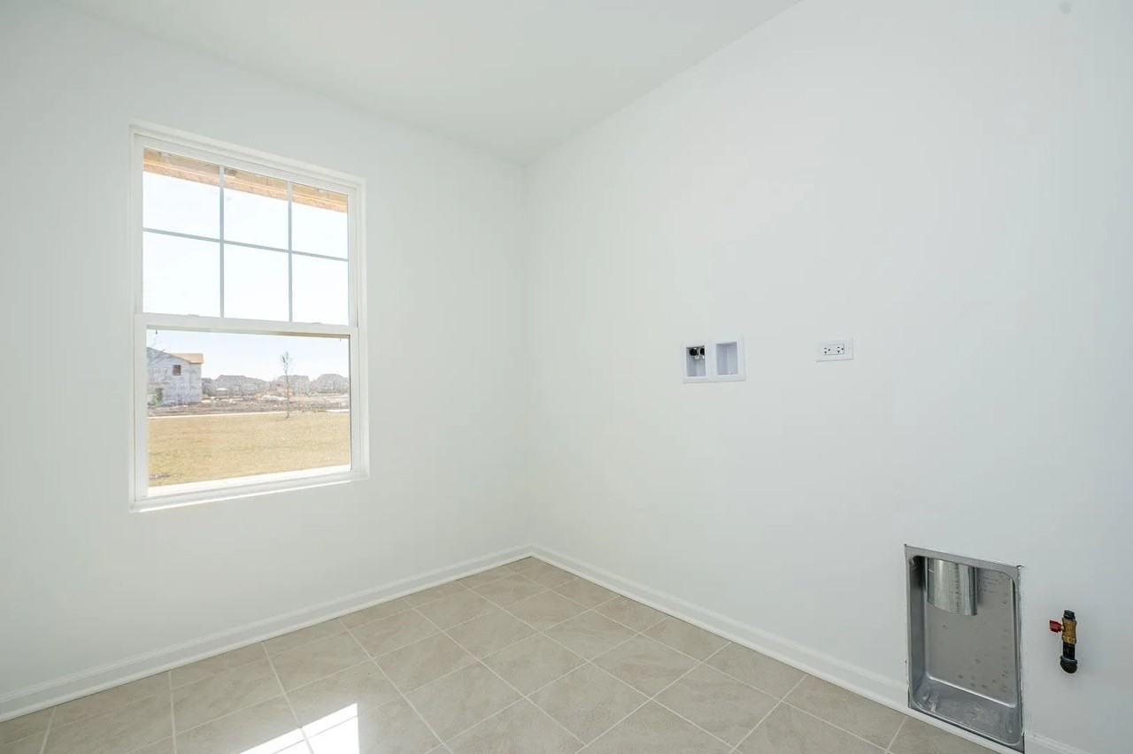4283 Chelsea Manor Circle - Photo 5 of 15