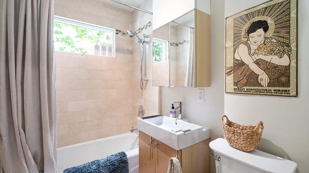 1423 Walnut St #1 - Photo 6 of 15