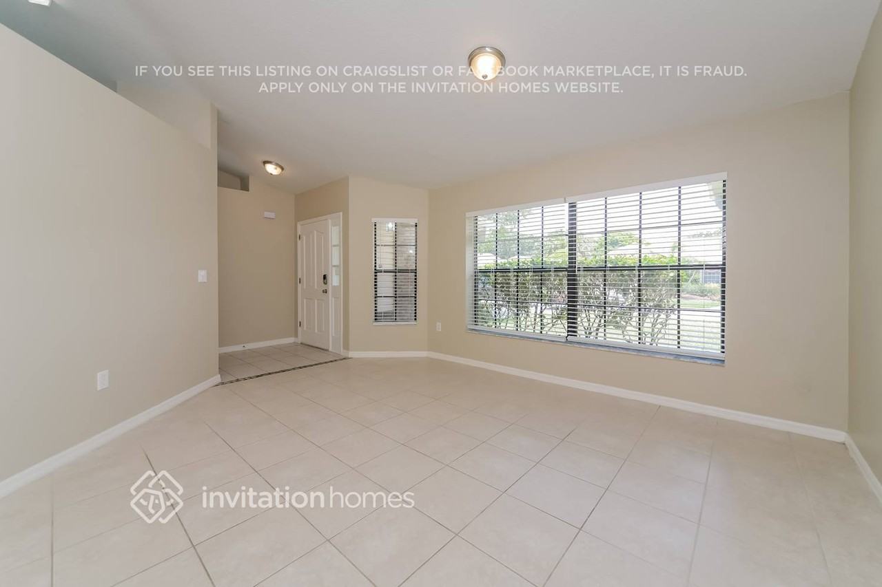 2442 Sweetwater Blvd - Photo 3 of 17