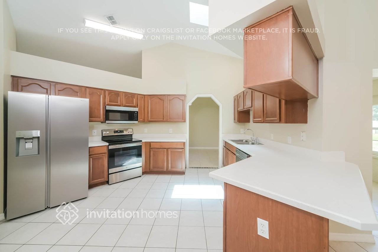 2442 Sweetwater Blvd - Photo 6 of 17