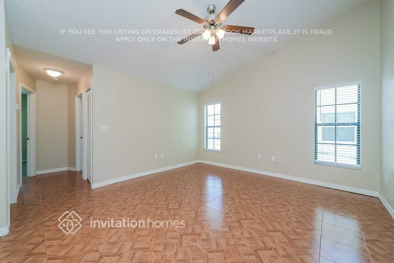 2442 Sweetwater Blvd - Photo 7 of 17