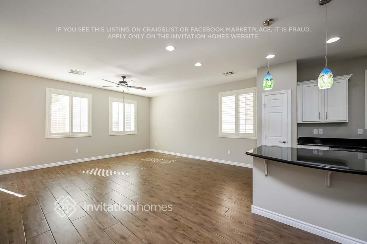 765 Bending Wolf Ave - Photo 4 of 16