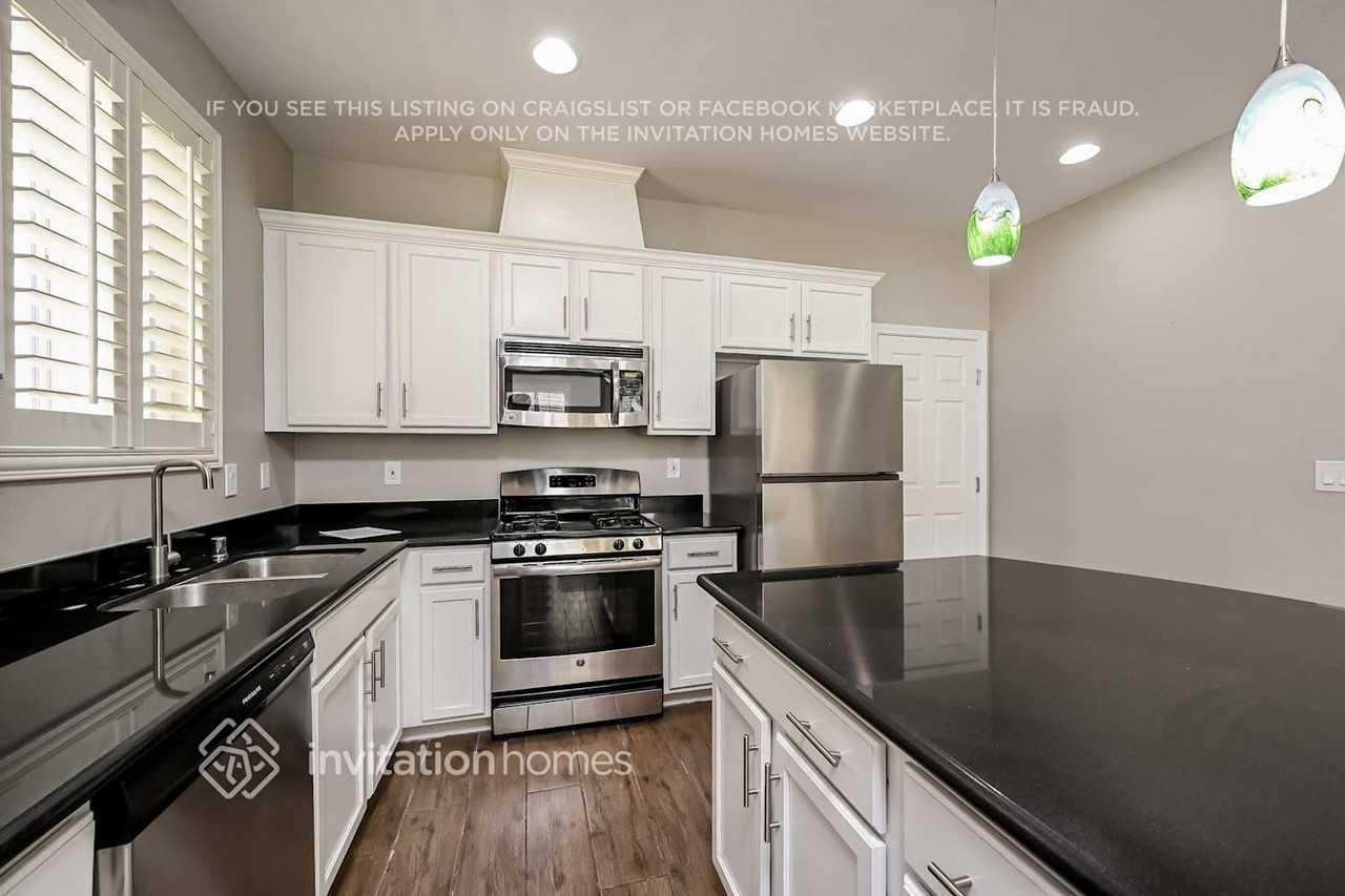 765 Bending Wolf Ave - Photo 5 of 16