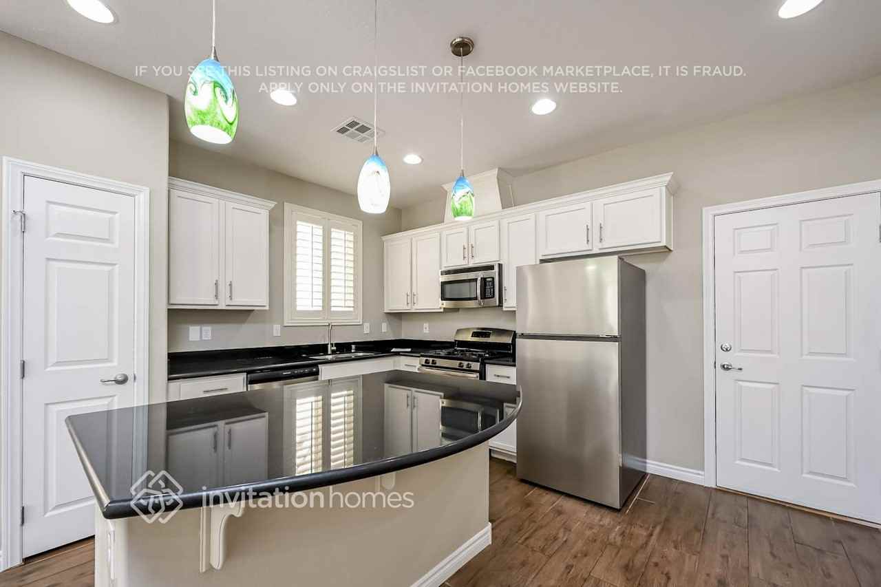 765 Bending Wolf Ave - Photo 6 of 16