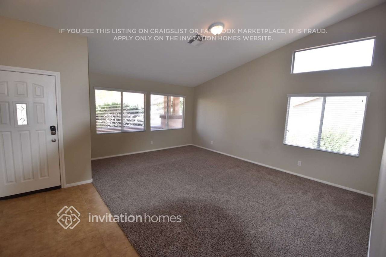 320 Perry Ellis Dr - Photo 2 of 16