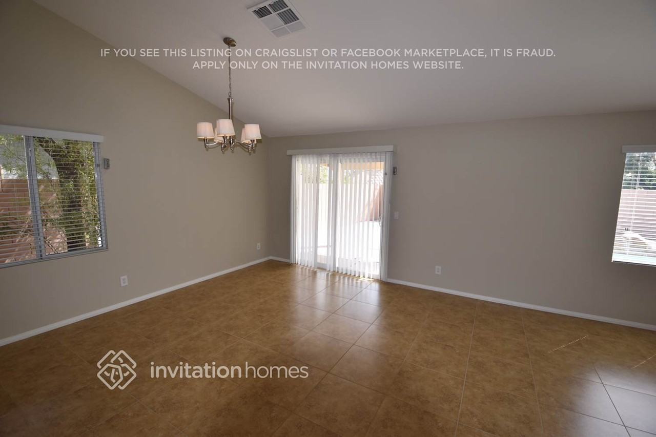 320 Perry Ellis Dr - Photo 4 of 16