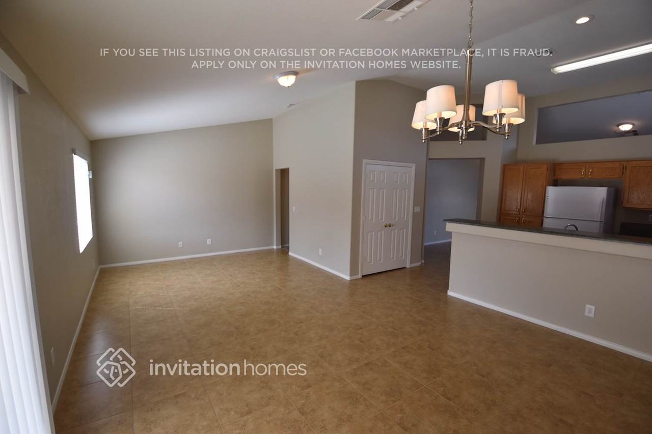 320 Perry Ellis Dr - Photo 5 of 16