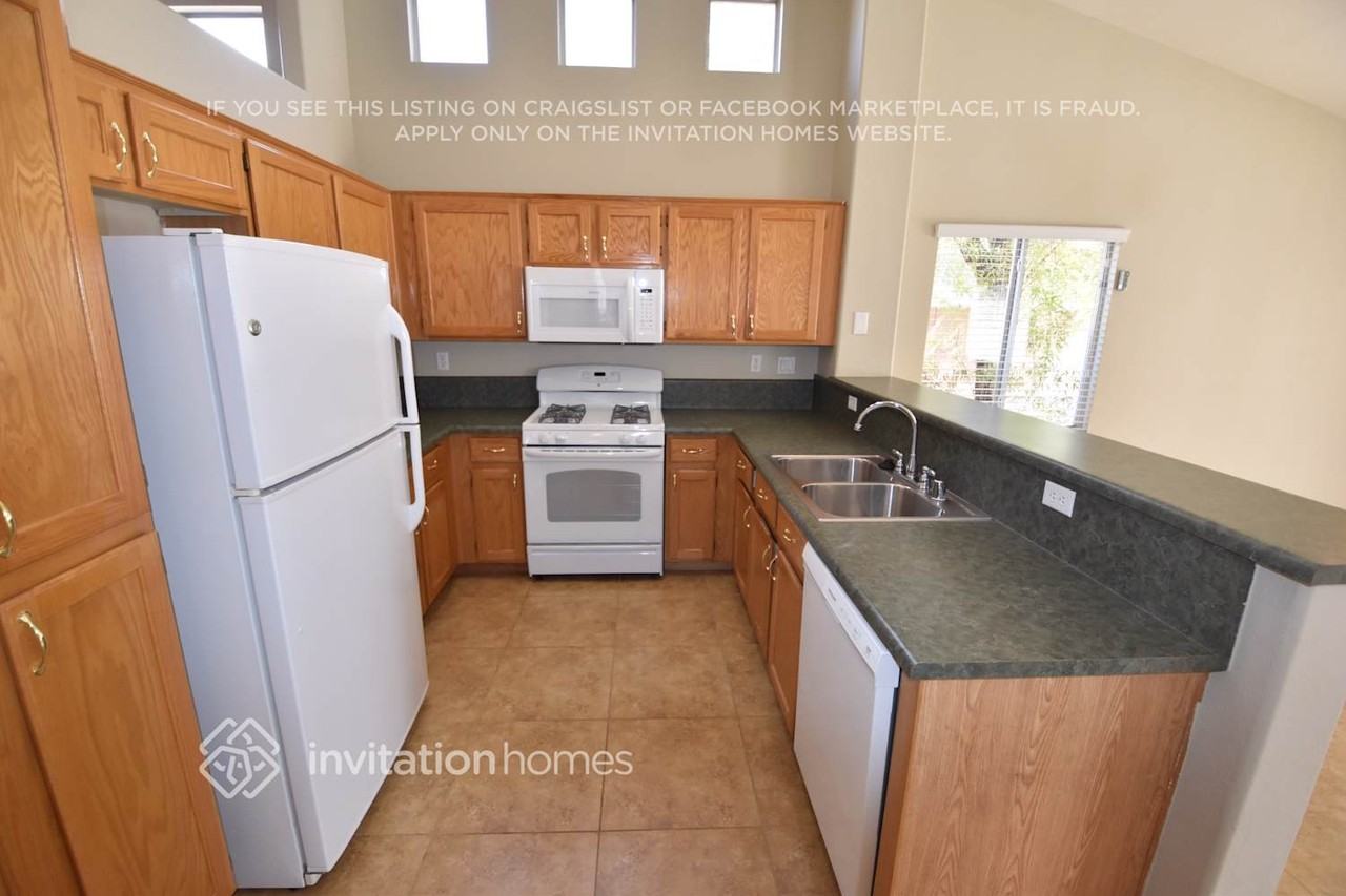 320 Perry Ellis Dr - Photo 6 of 16