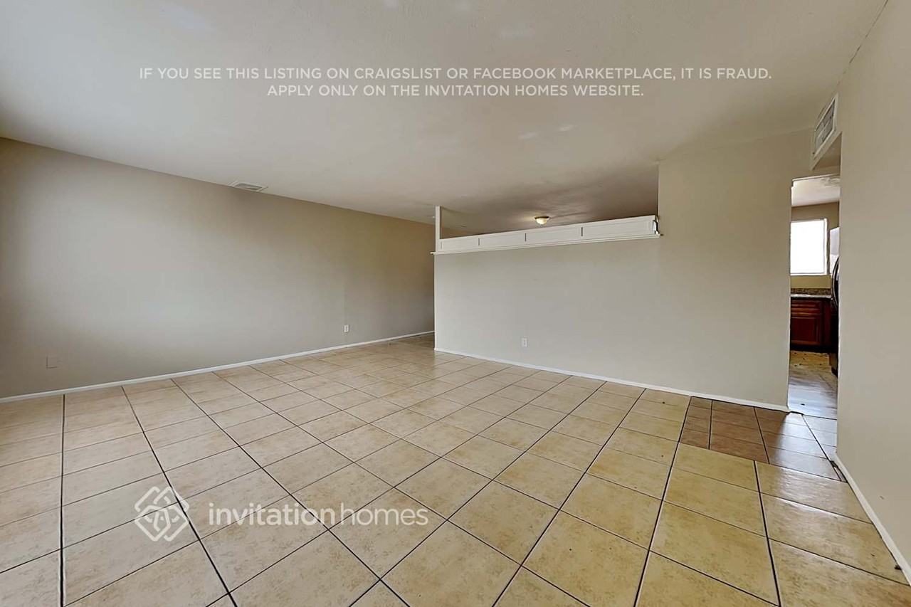 5611 N 65th Ave - Photo 4 of 21