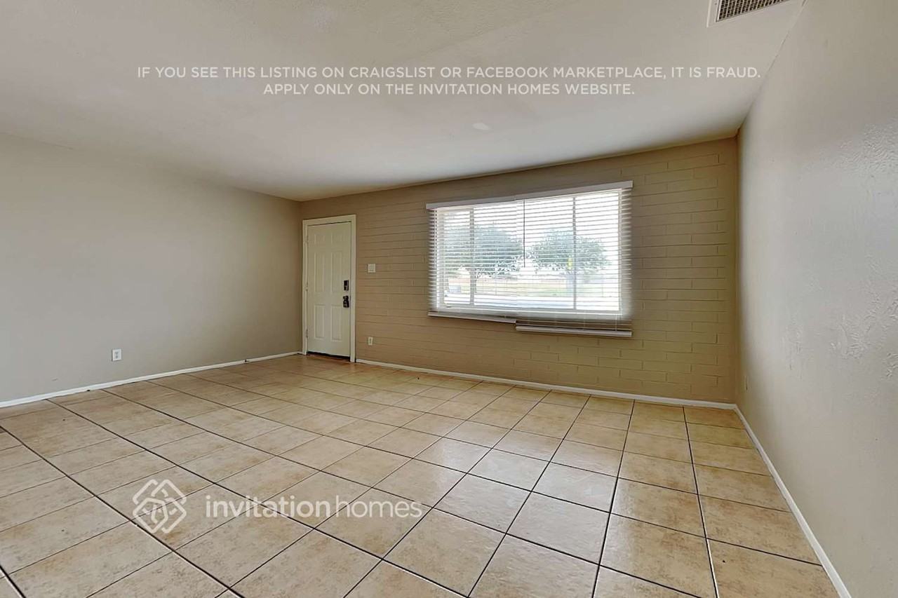 5611 N 65th Ave - Photo 5 of 21